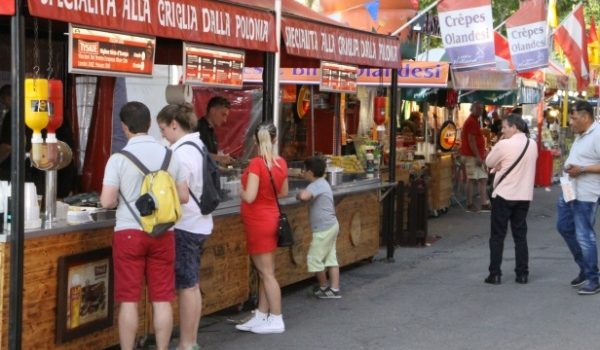 Asti-via-all-abbuffata-dell-Europa-in-Festa-5927d5d8acbb51