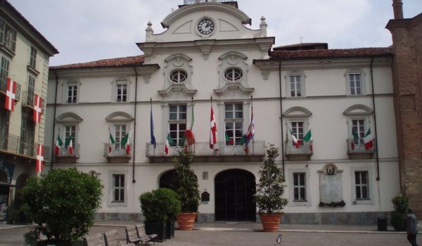 Il municipio di Asti dove si discuterà la delibera dei rincari