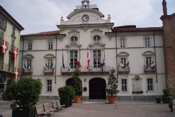Il municipio di Asti dove si discuterà la delibera dei rincari
