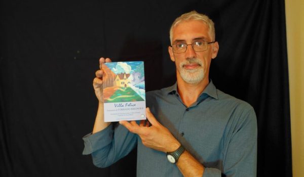 Brignolo Corrado con libro Villa Felice