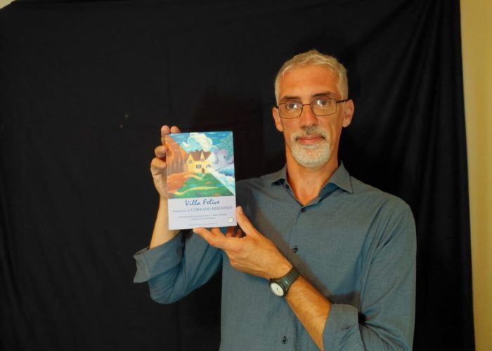 Brignolo Corrado con libro Villa Felice