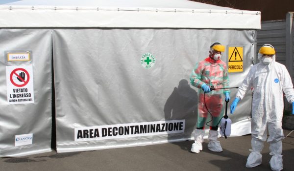 Tenda di decontaminazione della Croce Verde