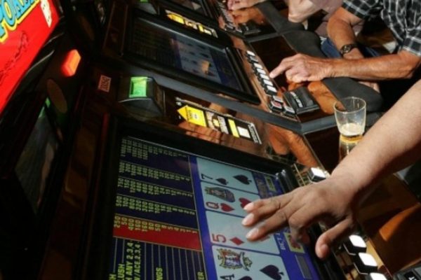 Canelli: -30% sui rifiuti a chi toglie le slot