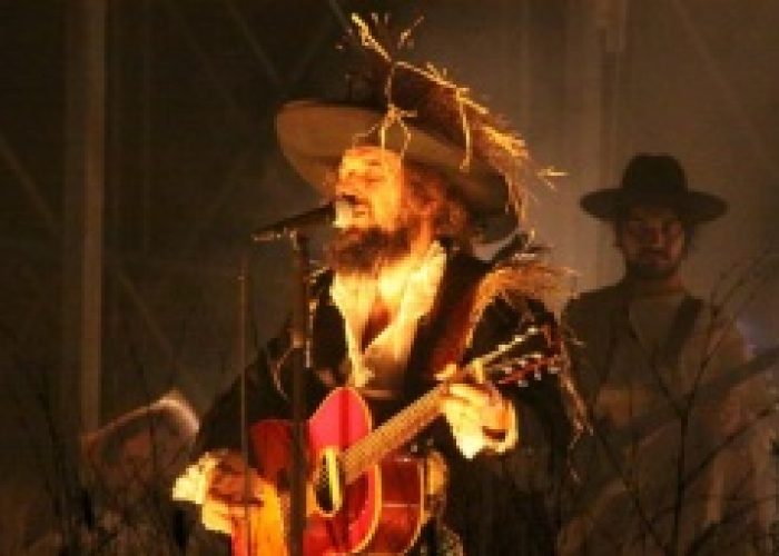 Capossela ad Astimusica: «Celebrate la vita nei giorni dellorrore»