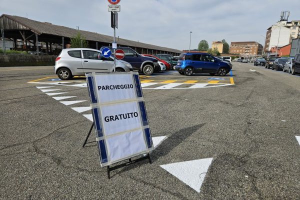 Cartelli Fs parcheggio gratuito al Babilano
