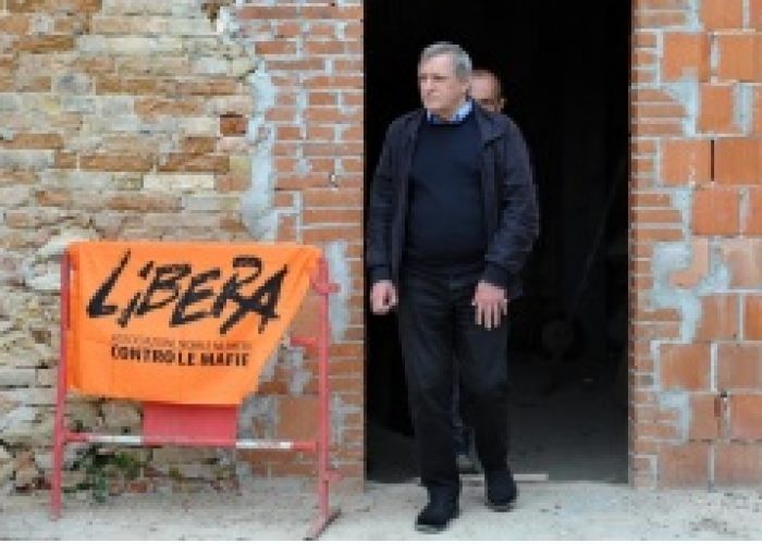 Don Ciotti: «Avanti con Cascina Graziella»