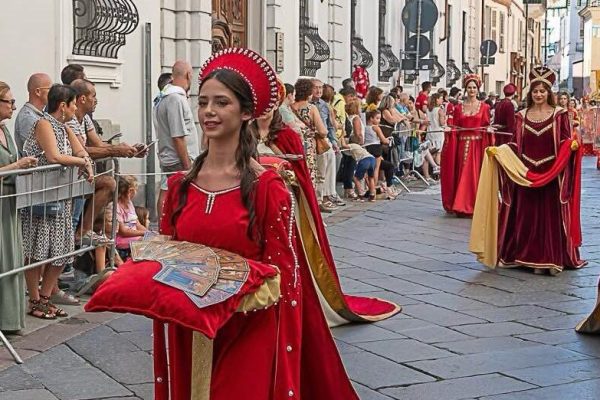 Comitato palio Nizza vestito