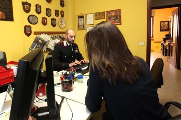 DENUNCIA_DI_STALKING_PRESENTATA_IN_CASERMA_CC