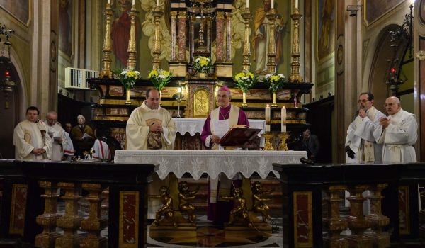 DON IGOR SCIOLLA CON IL VESCOVO RAVINALE DURANTE L'INSEDIAMENTO A VALFENERA