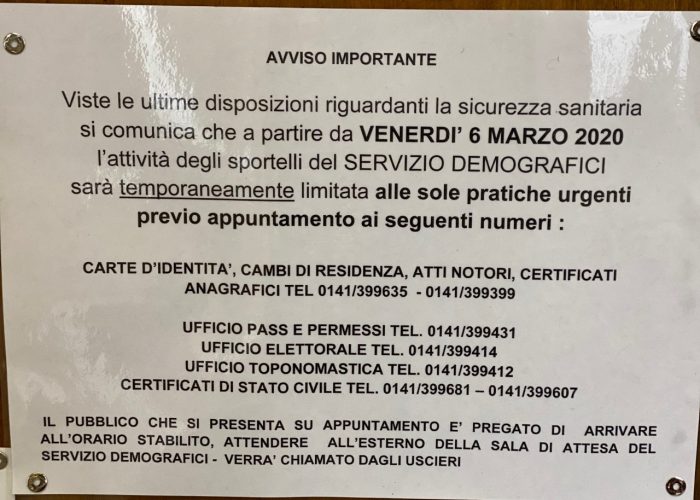 Cartello affisso all'Ufficio anagrafe di Asti