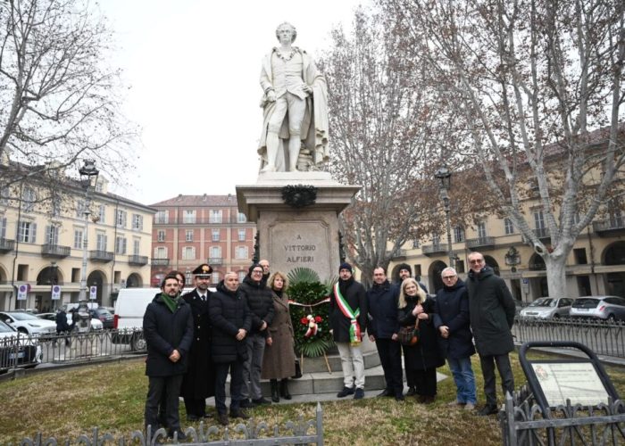 Deposizione corona alloro Alfieri