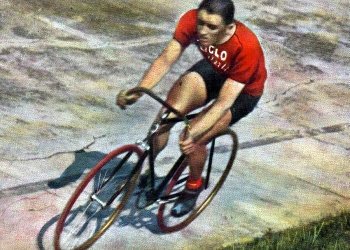 Ciclismo: un libro sulle imprese di Giovanni Gerbi, il &quot;Diavolo Rosso&quot; - La  Nuova Provincia