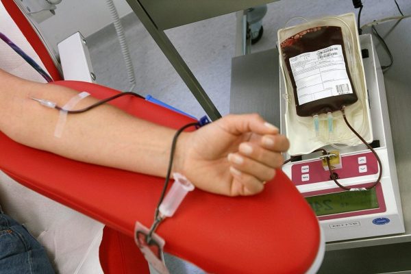 Il particolare di una donazione di sangue