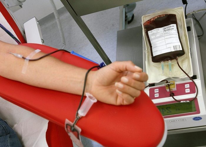 Il particolare di una donazione di sangue
