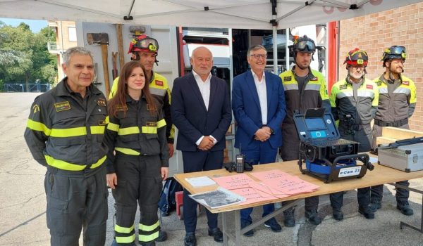 Donazione strumenti ai vigili del fuoco