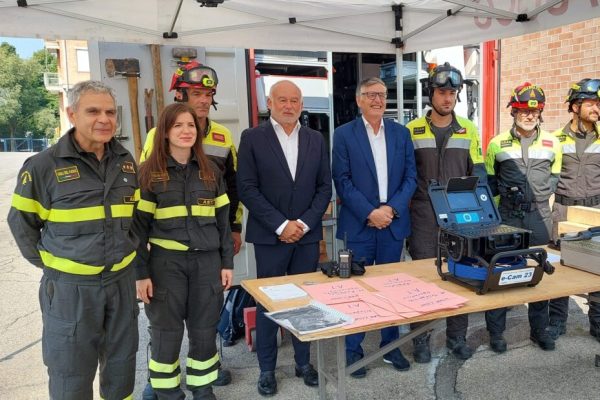 Donazione strumenti ai vigili del fuoco