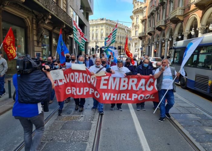 I lavoratori Embraco sfilano al Giro d'Italia