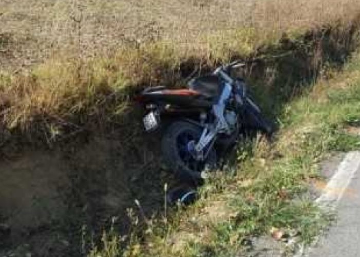 Esce di strada con la moto e muore ragazzo di 16 anni