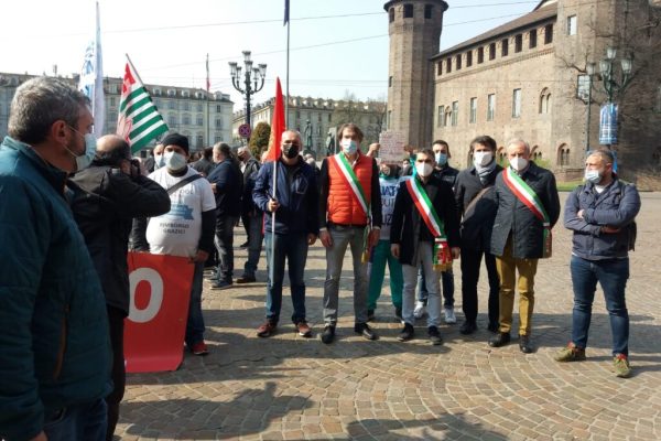 Ex Embraco, sindaci e lavoratori in piazza a Torino