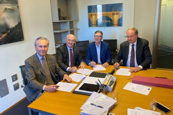I firmatari dell'accordo di acquisto della Biverbanca
