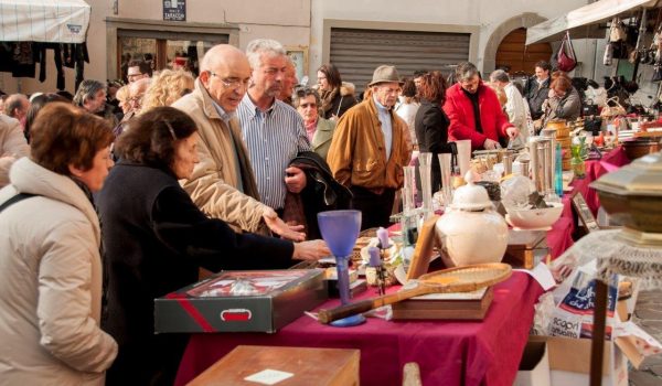 Bancarelle ad una Fiera di Primavera