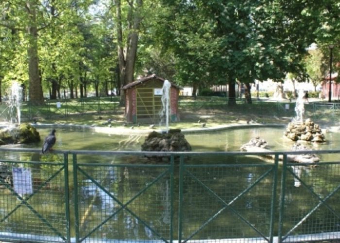 Fontana accesa al parco della Resistenza di Asti