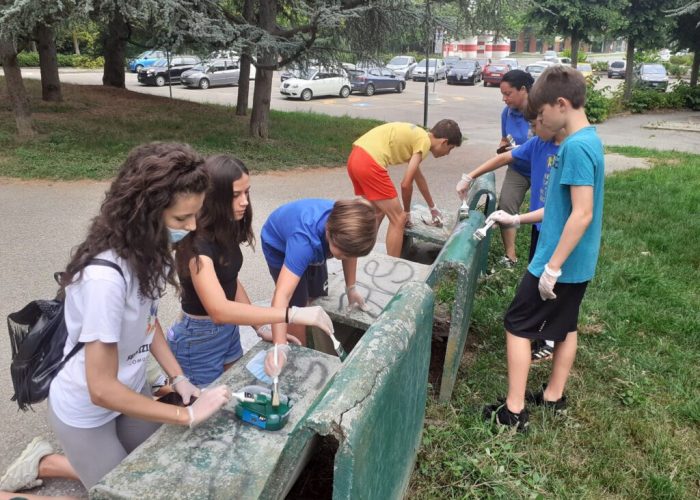 I giovani volontari puliscono il parco Bramante di Asti9