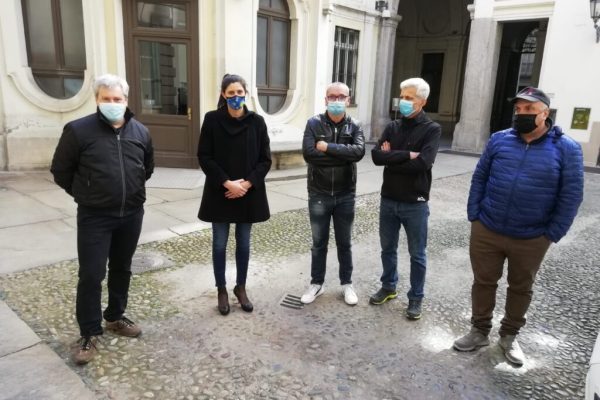 I lavoratori Embraco con la sindaca di Torino Chiara Appendino