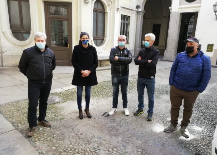 I lavoratori Embraco con la sindaca di Torino Chiara Appendino