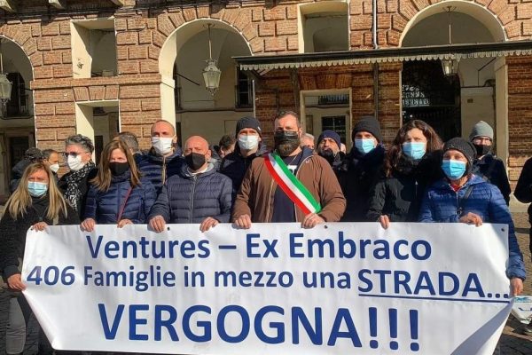 I lavoratori Embraco in piazza Castello a Torino