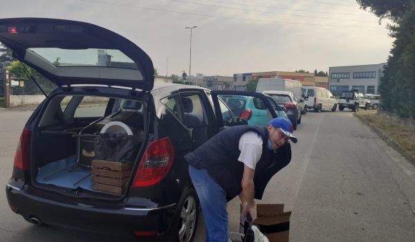 Utente dell'ecocentro Asp di Asti