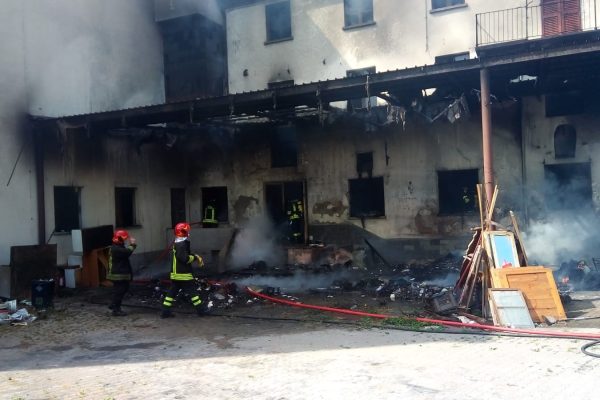 incendio ex mulino isola d'asti vigili del fuoco