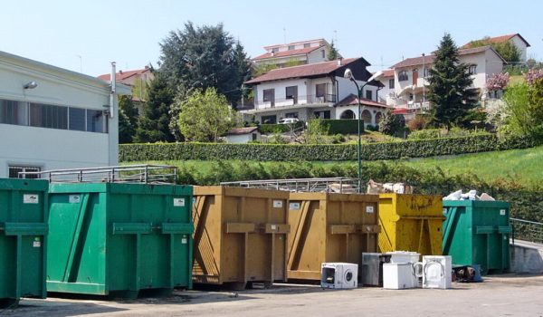 Il piazzale dell'ecostazione di San Damiano