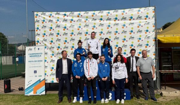 Il podio dei primi con i Dirigenti della Federezione