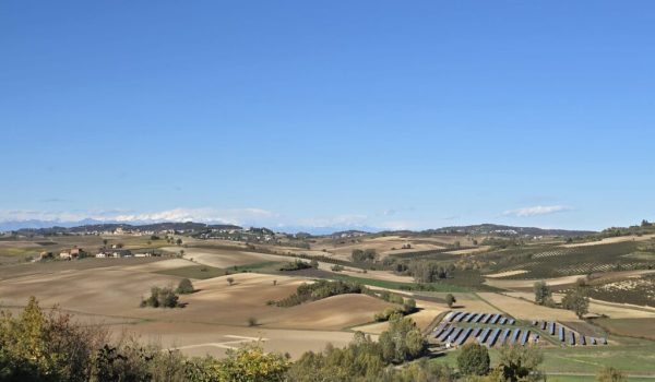 Impianto agrifotovoltaico in costruzione ad Altavilla Monferrato (vista da Viarigi)