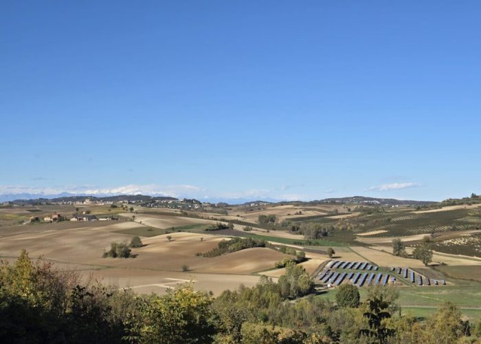 Impianto agrifotovoltaico in costruzione ad Altavilla Monferrato (vista da Viarigi)