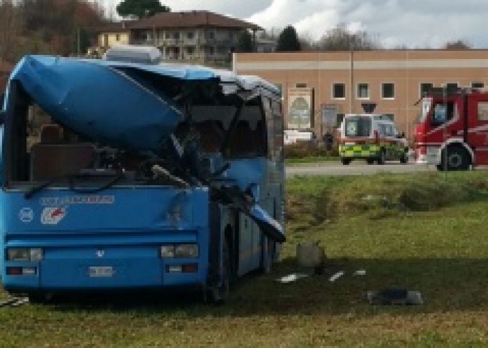 Incidente bus: autista di Geloso morto sul colpo