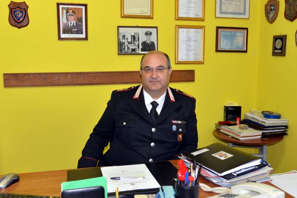 LUOGOTENENTE MARIO D'ORFEO COMANDANTE STAZIONE CC DI VILLANOVA NEL SUO UFFICIO