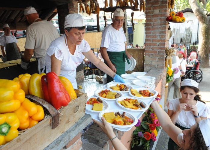 La-piazza-del-Festival-delle-Sagre-57d65f7a30bd63