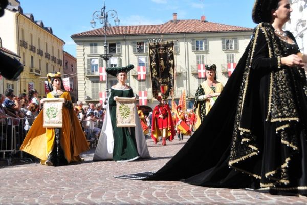 La-sfilata-del-Palio-di-Asti-2017-59bf8452371b836