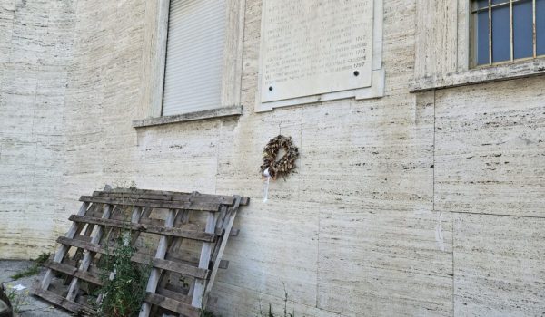 Lapide in memoria dei caduti della Repubblica Astese