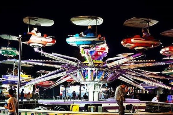 Giostre in funzione nel luna park