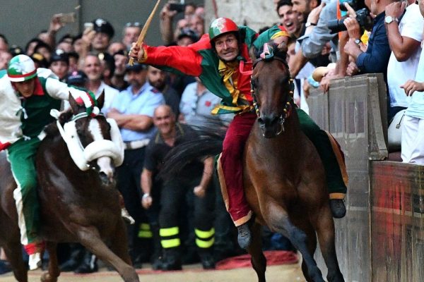Jockey of the contrada "Drago" Andrea Mari (R) competes with his horse Rocco Nice and wins 
the historical Italian horse race Palio di Siena on July 2, 2018, in Siena. / AFP PHOTO / Vincenzo PINTO