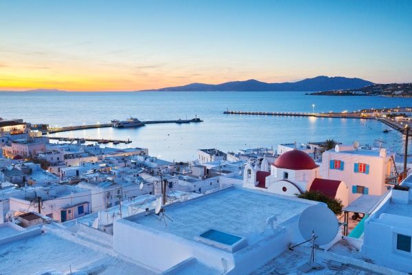 Una veduta panoramica dell'isola greca di Mykonos