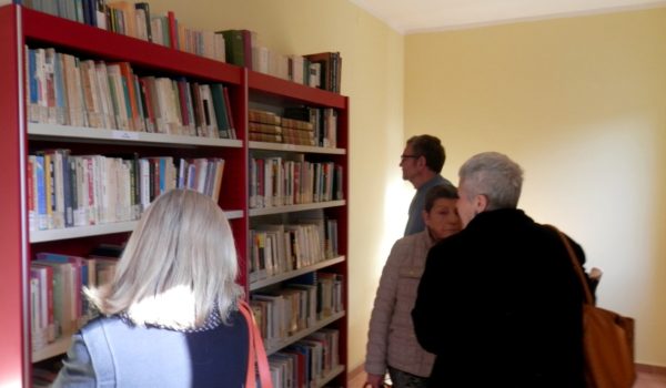 Lettori in biblioteca a Nizza