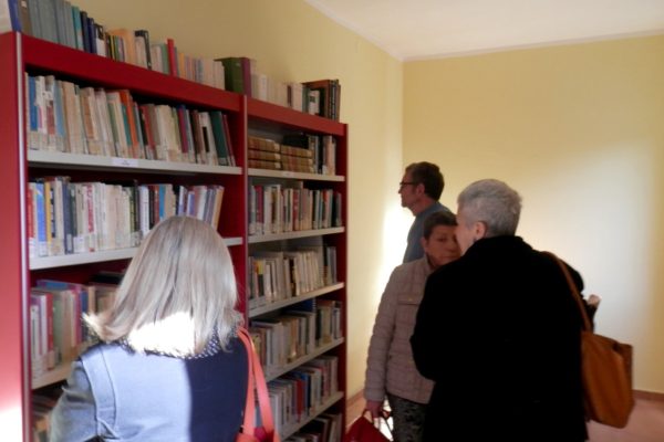 Lettori in biblioteca a Nizza