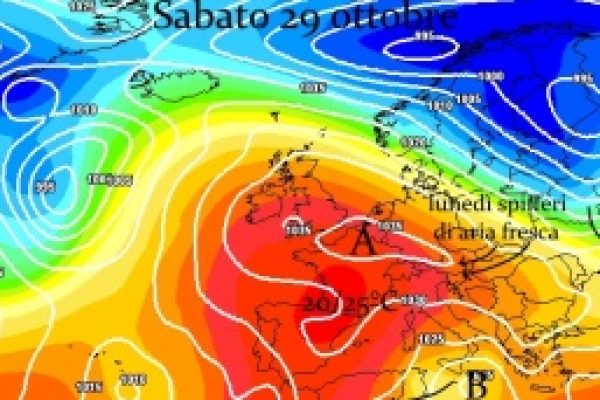 Nebbie al mattino al piano, week-end mite sulle alpi
