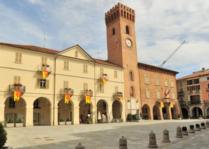 La piazza del Municipio a Nizza Monferrato