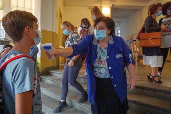 Misurazione febbre a scuola