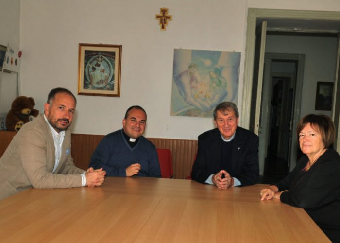 L'incontro tra il sindaco Rasero, l'assessore Cotto, don Mauro Canta e don Steffenino